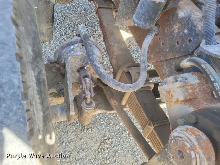 image for item MJ9037 1998 International 4900 truck cab and chassis