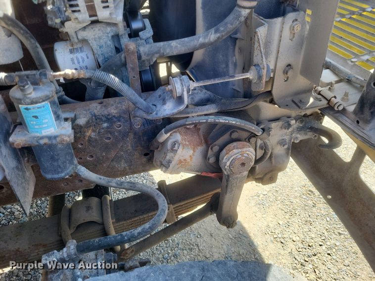 image for item MJ9037 1998 International 4900 truck cab and chassis