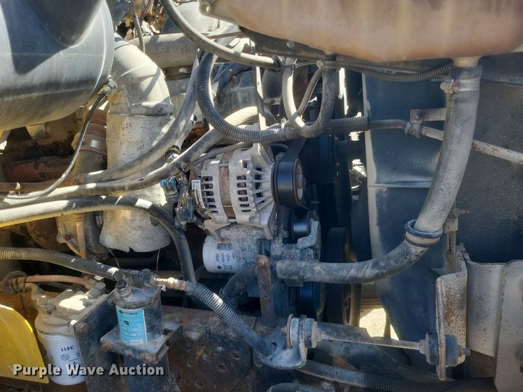 image for item MJ9037 1998 International 4900 truck cab and chassis