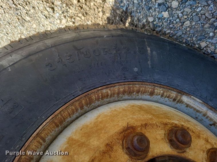 image for item MJ9037 1998 International 4900 truck cab and chassis