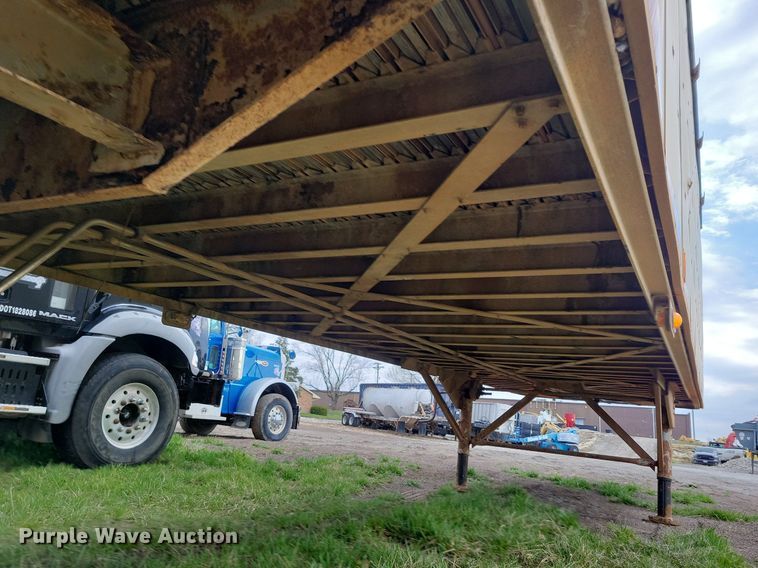 image for item MQ9692 2002 Guthrie Wilkens walking floor trailer