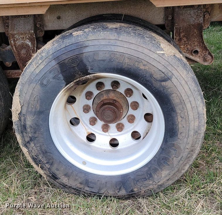 image for item MQ9692 2002 Guthrie Wilkens walking floor trailer