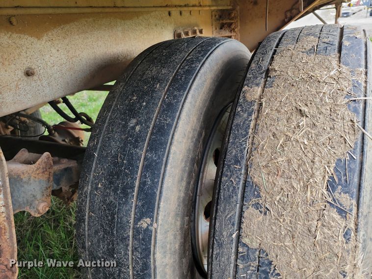 image for item MQ9692 2002 Guthrie Wilkens walking floor trailer