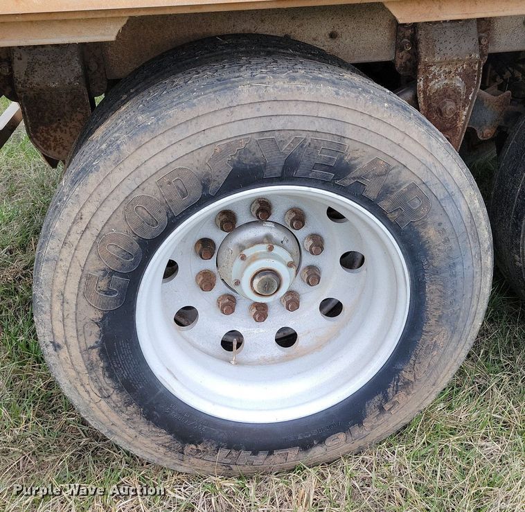 image for item MQ9692 2002 Guthrie Wilkens walking floor trailer