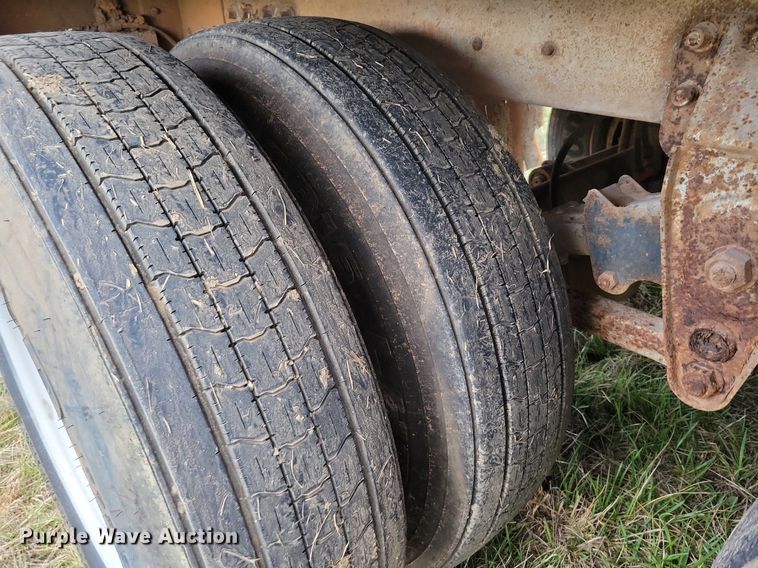 image for item MQ9692 2002 Guthrie Wilkens walking floor trailer