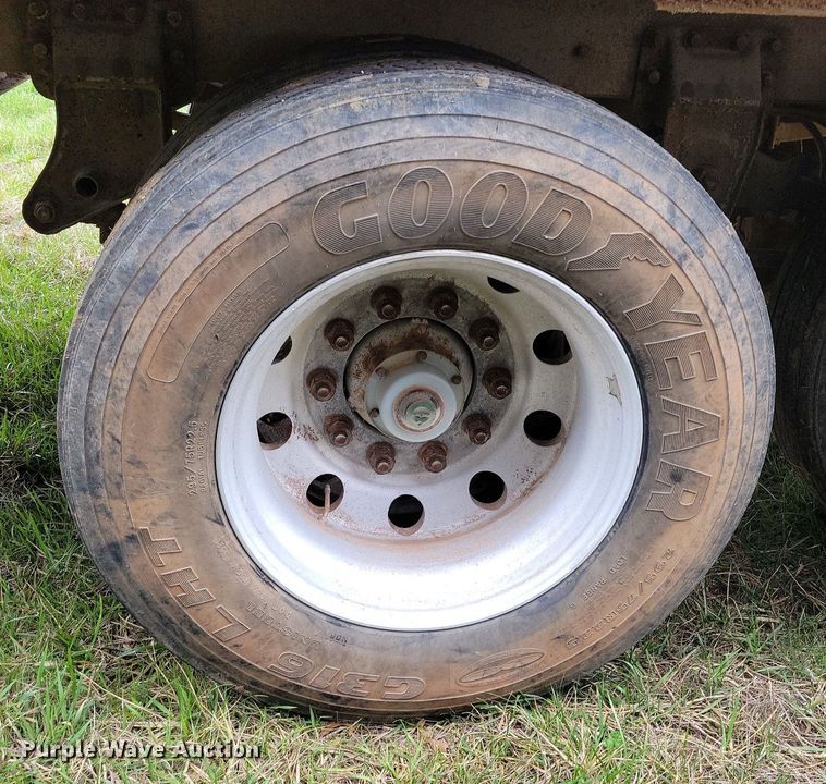 image for item MQ9692 2002 Guthrie Wilkens walking floor trailer