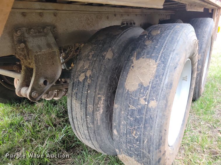 image for item MQ9692 2002 Guthrie Wilkens walking floor trailer