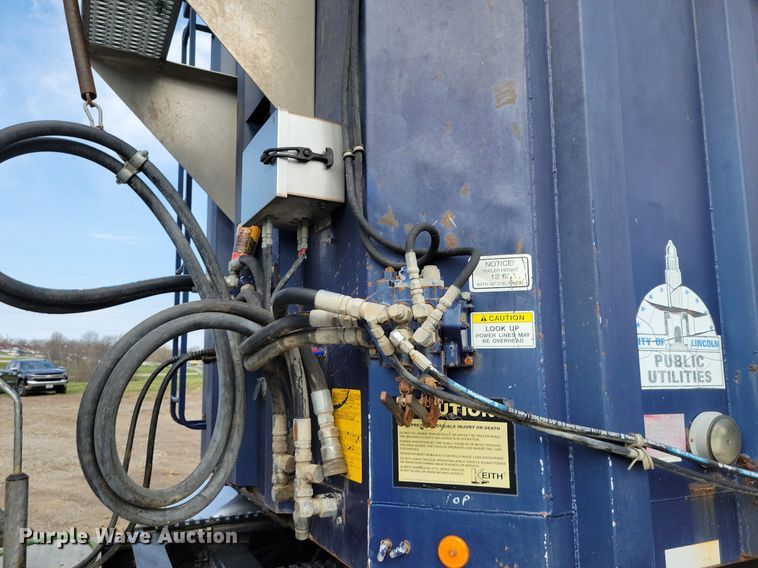 image for item MQ9694 2005 Wilkens 4511115SP0T walking floor trailer