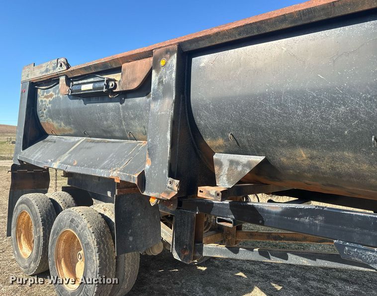 image for item NF9370 1998 Western Construction end dump trailer