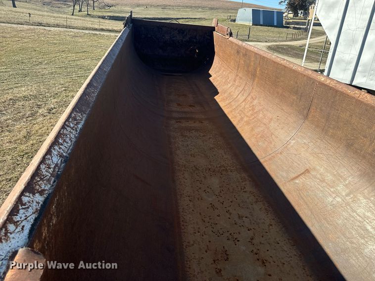 image for item NF9370 1998 Western Construction end dump trailer