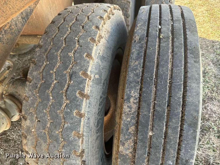 image for item NF9370 1998 Western Construction end dump trailer