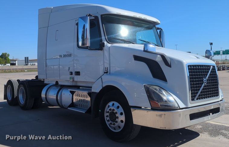 image for item NG9308 2016 Volvo  VNL semi truck