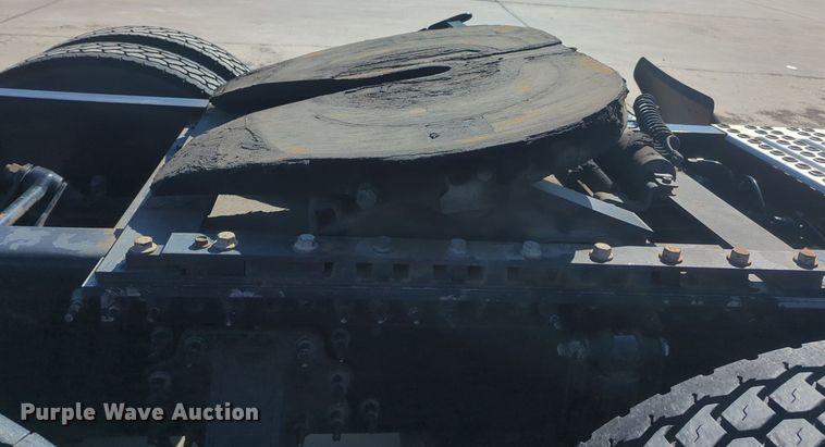 image for item NG9308 2016 Volvo  VNL semi truck