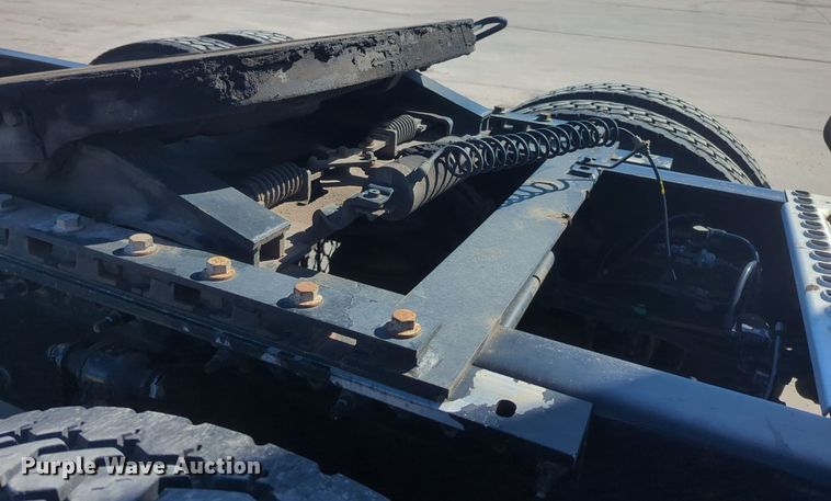 image for item NG9308 2016 Volvo  VNL semi truck