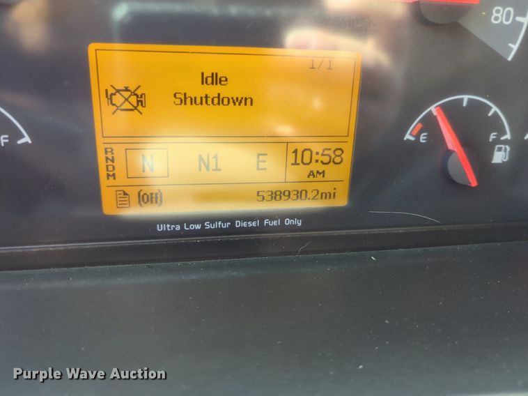 image for item NG9308 2016 Volvo  VNL semi truck