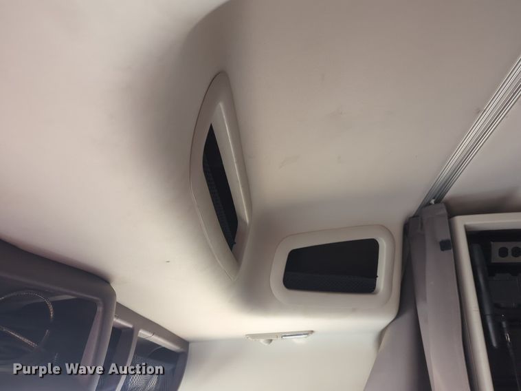 image for item NG9308 2016 Volvo  VNL semi truck