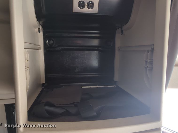 image for item NG9308 2016 Volvo  VNL semi truck