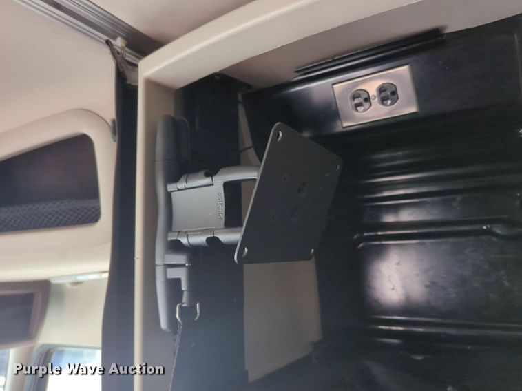 image for item NG9308 2016 Volvo  VNL semi truck