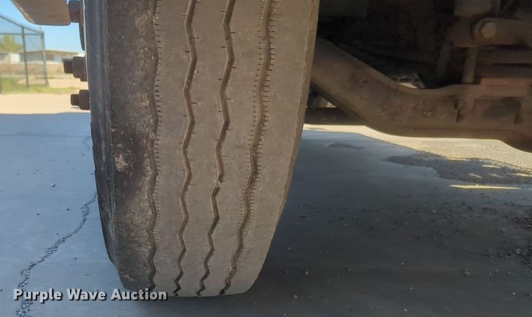 image for item NG9308 2016 Volvo  VNL semi truck