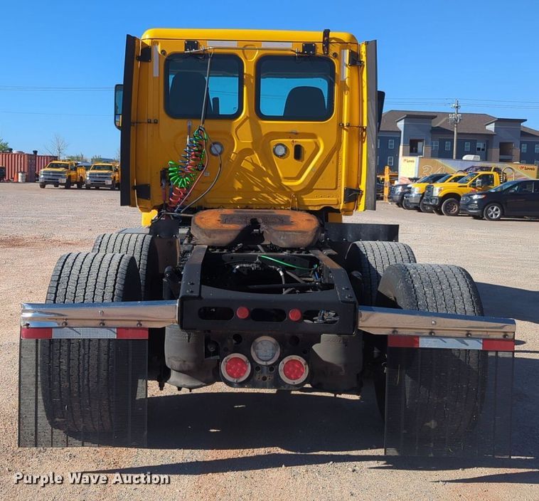 image for item NG9398 2020 Freightliner Cascadia 126 semi truck