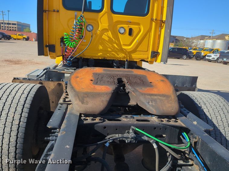 image for item NG9398 2020 Freightliner Cascadia 126 semi truck