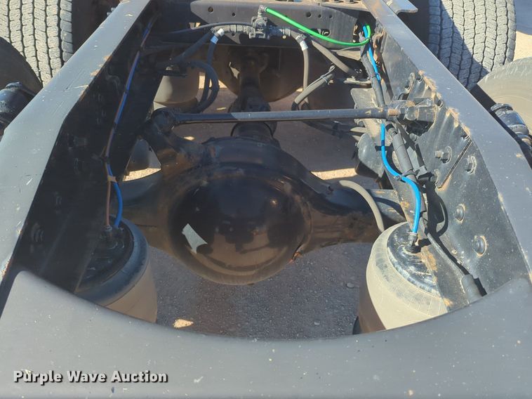 image for item NG9398 2020 Freightliner Cascadia 126 semi truck