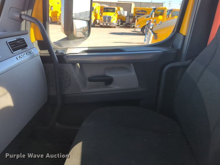 image for item NG9398 2020 Freightliner Cascadia 126 semi truck