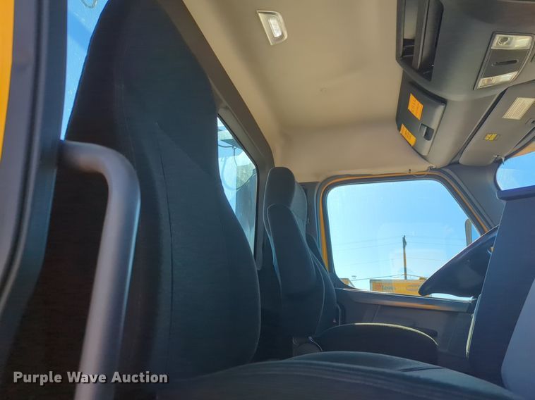 image for item NG9398 2020 Freightliner Cascadia 126 semi truck