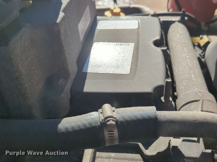 image for item NG9398 2020 Freightliner Cascadia 126 semi truck