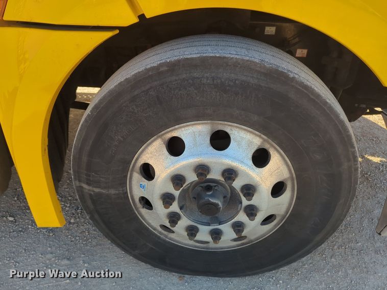 image for item NG9398 2020 Freightliner Cascadia 126 semi truck