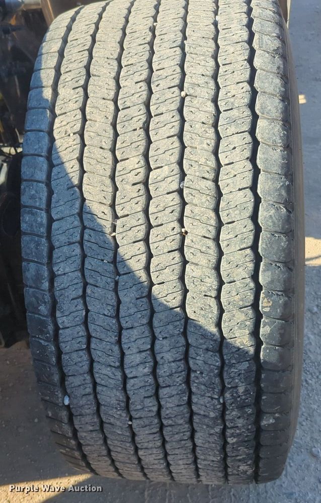 image for item NG9398 2020 Freightliner Cascadia 126 semi truck