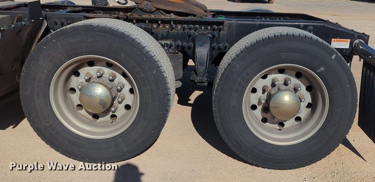 image for item NG9398 2020 Freightliner Cascadia 126 semi truck