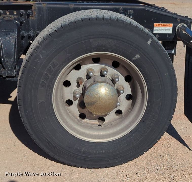 image for item NG9398 2020 Freightliner Cascadia 126 semi truck