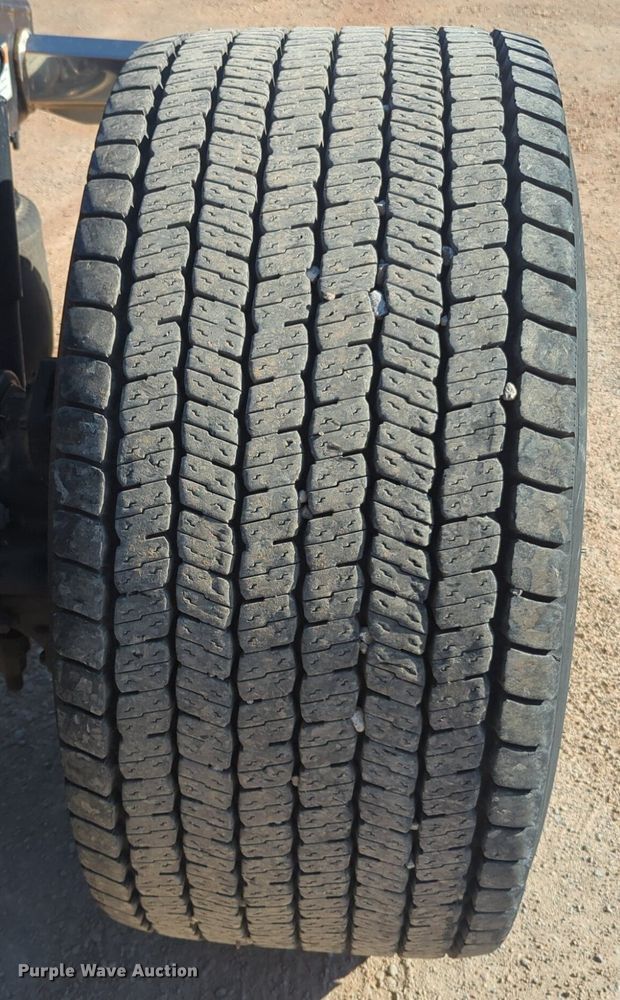 image for item NG9398 2020 Freightliner Cascadia 126 semi truck