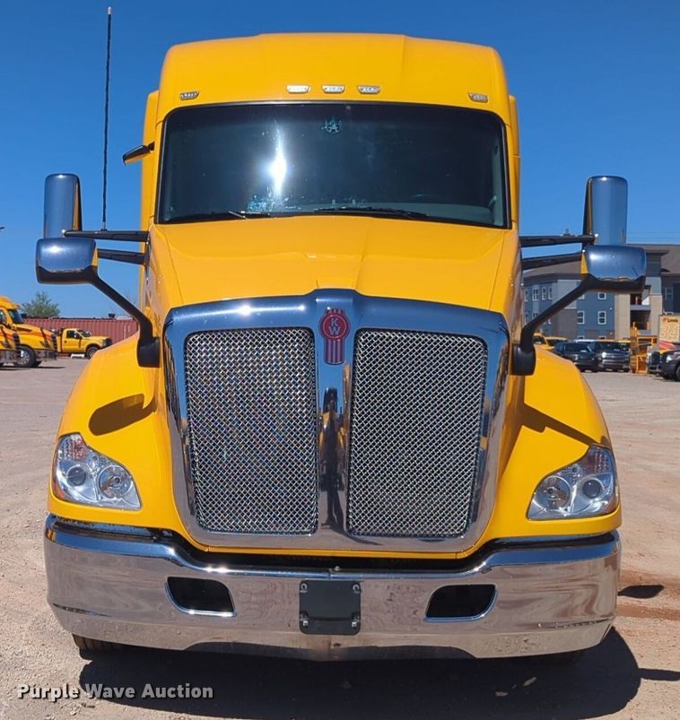image for item NG9400 2019 Kenworth T680 semi truck