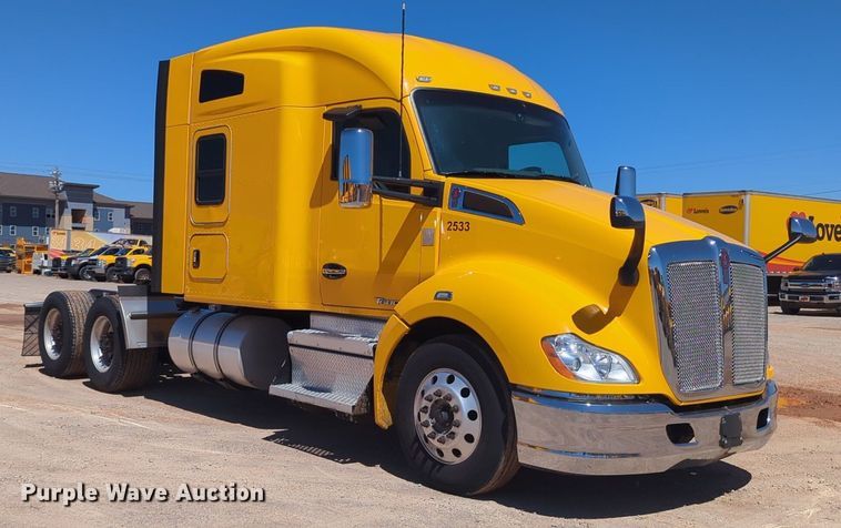 image for item NG9400 2019 Kenworth T680 semi truck