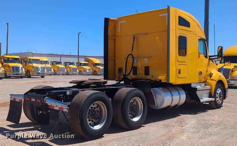 image for item NG9400 2019 Kenworth T680 semi truck