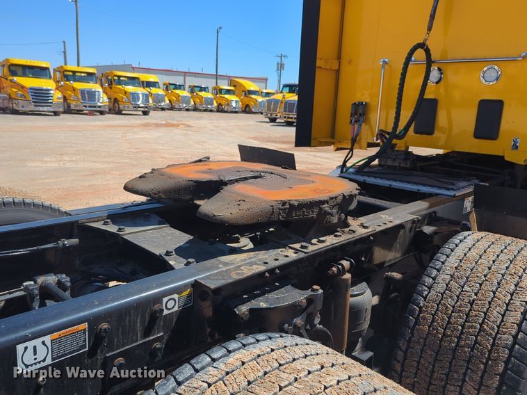 image for item NG9400 2019 Kenworth T680 semi truck