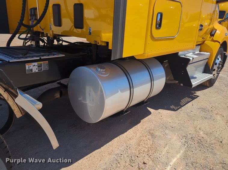 image for item NG9400 2019 Kenworth T680 semi truck