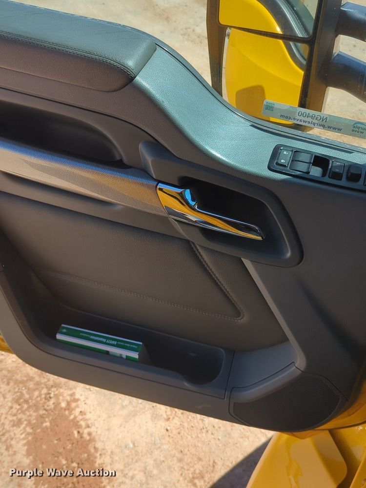 image for item NG9400 2019 Kenworth T680 semi truck