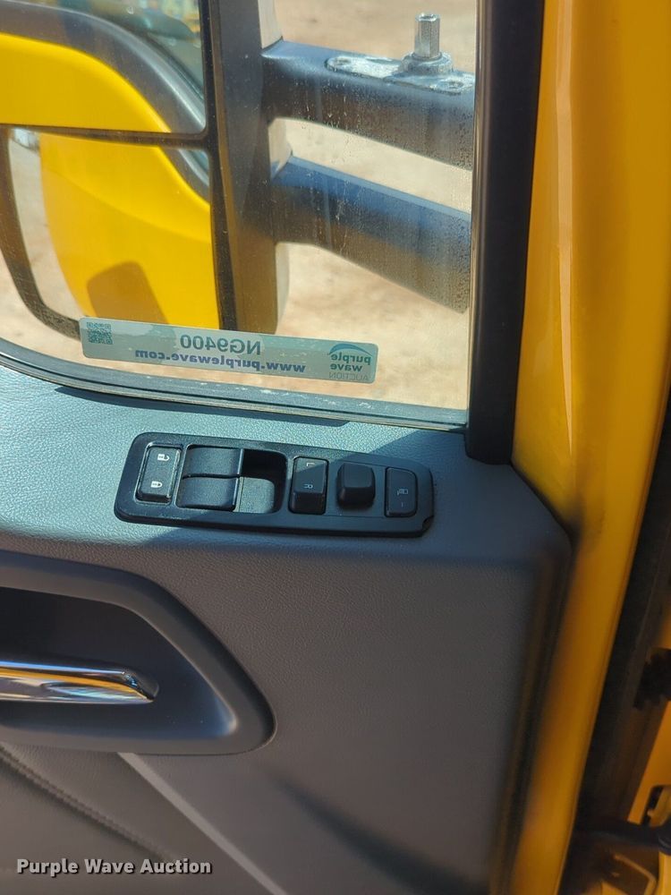 image for item NG9400 2019 Kenworth T680 semi truck