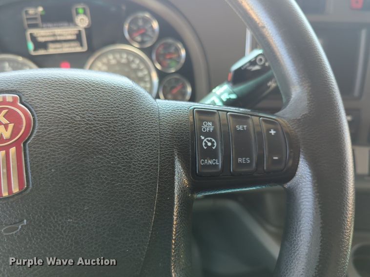 image for item NG9400 2019 Kenworth T680 semi truck