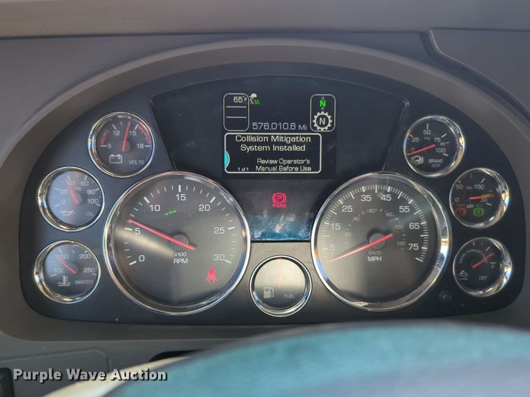 image for item NG9400 2019 Kenworth T680 semi truck