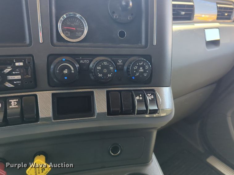 image for item NG9400 2019 Kenworth T680 semi truck