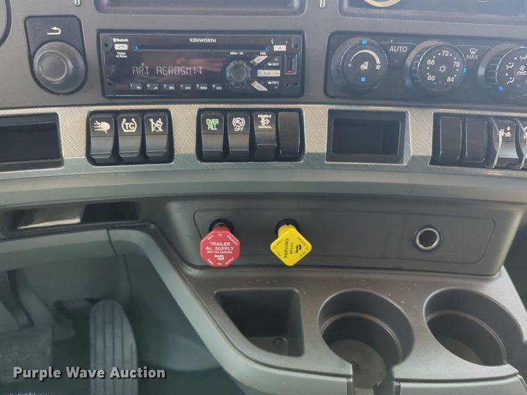 image for item NG9400 2019 Kenworth T680 semi truck