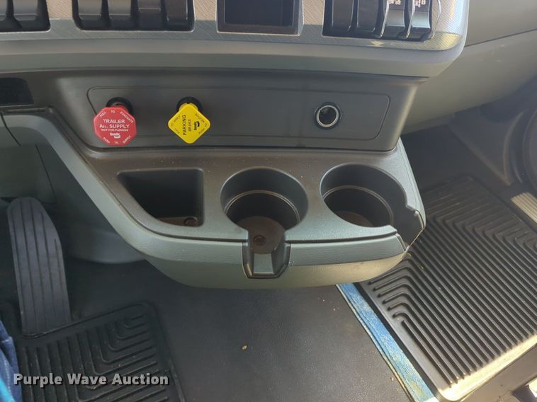 image for item NG9400 2019 Kenworth T680 semi truck