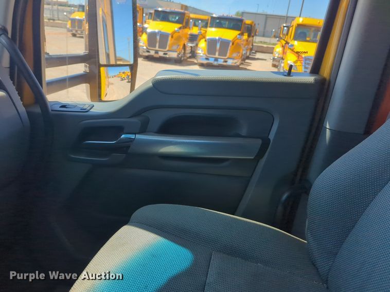 image for item NG9400 2019 Kenworth T680 semi truck