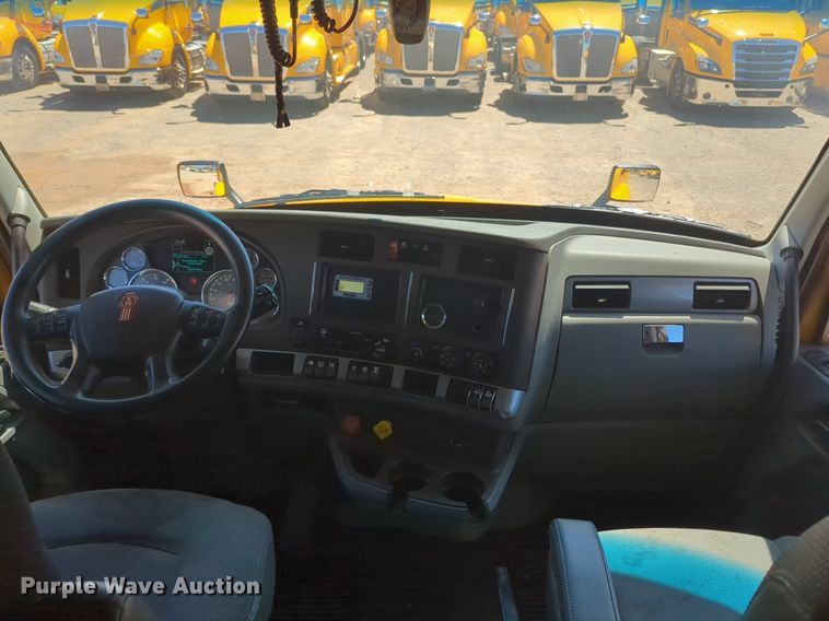 image for item NG9400 2019 Kenworth T680 semi truck