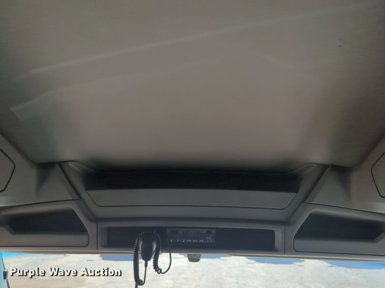 image for item NG9400 2019 Kenworth T680 semi truck