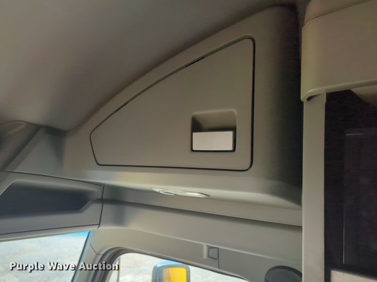 image for item NG9400 2019 Kenworth T680 semi truck